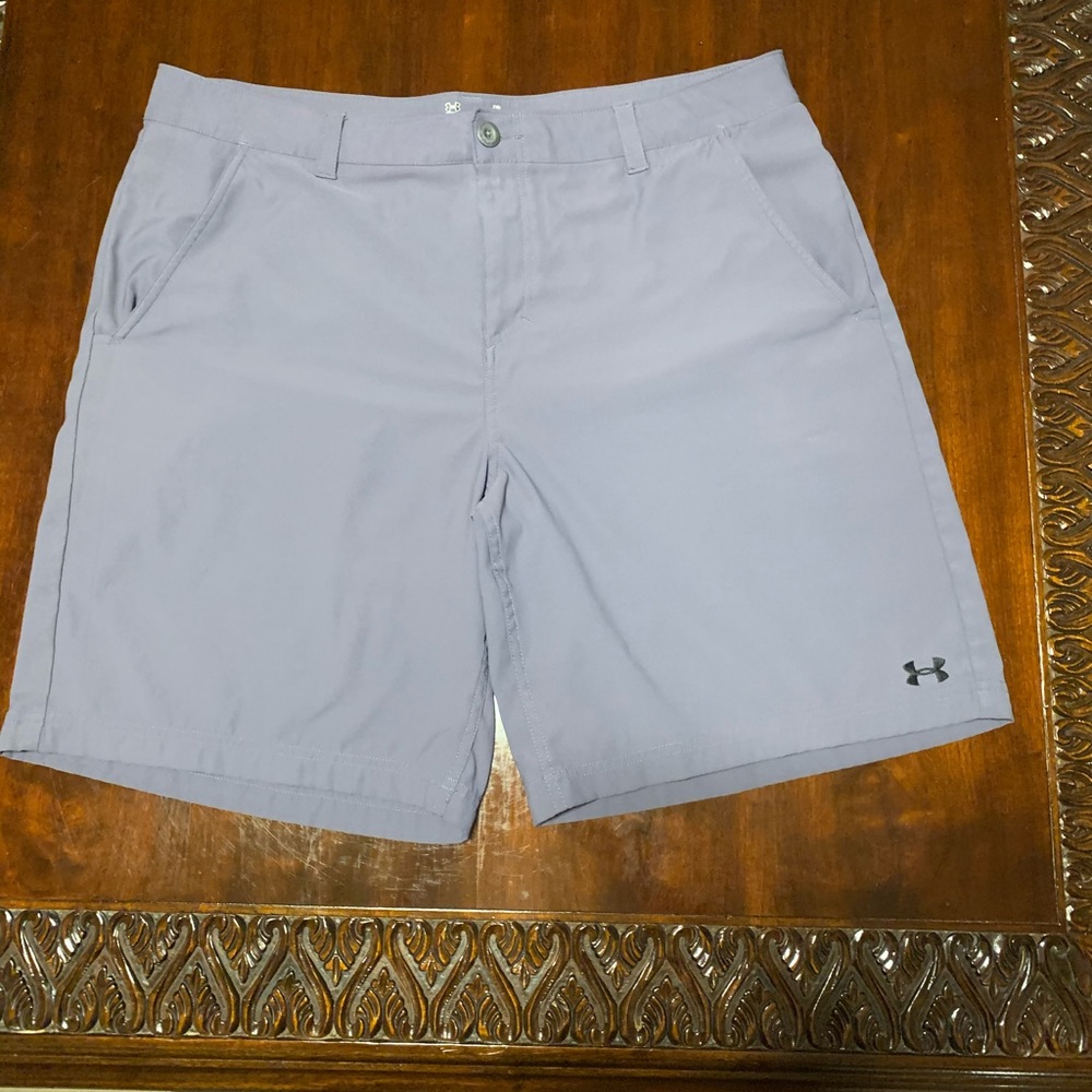 Under Armour golf shorts size 40